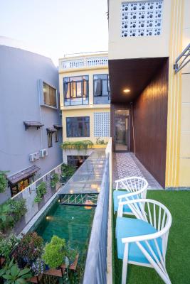 Phòng Deluxe Giường Đôi Có Ban Công