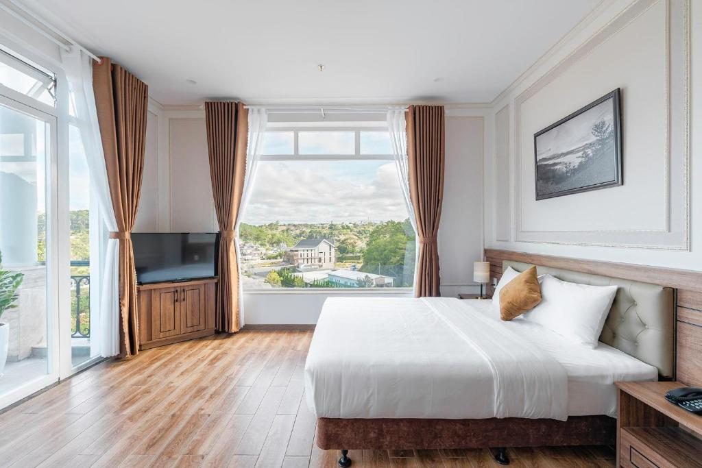 Suite có giường cỡ King với ban công