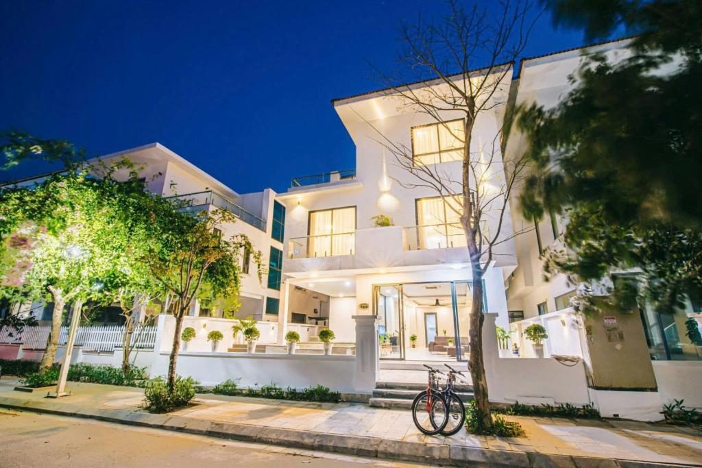 Phòng Có Giường Cỡ King Nhìn Ra Hồ Bơi