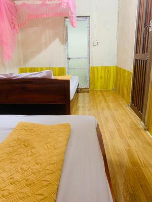 Phòng gia đình với phòng tắm riêng.