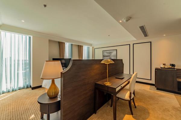 Phòng Premier Deluxe có giường cỡ King