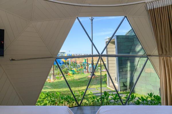 Diamond Bungalow Twin with Wonderland Water Park & 01 Theme Park Access