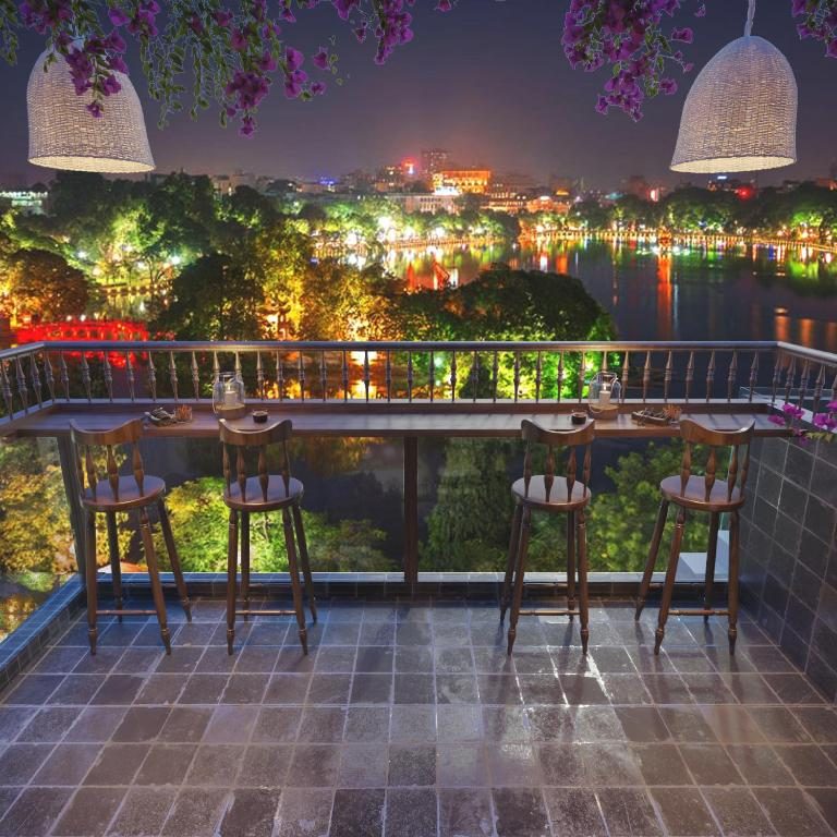 Suite Balcony with City View – Double or Twin