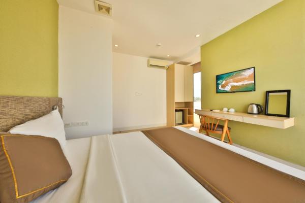 Phòng Deluxe Giường Đôi Có Ban Công