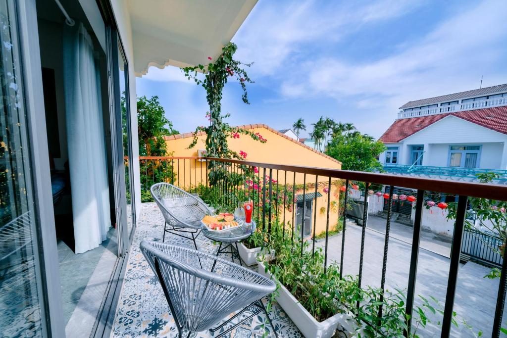 Superior Room Balcony with Garden View