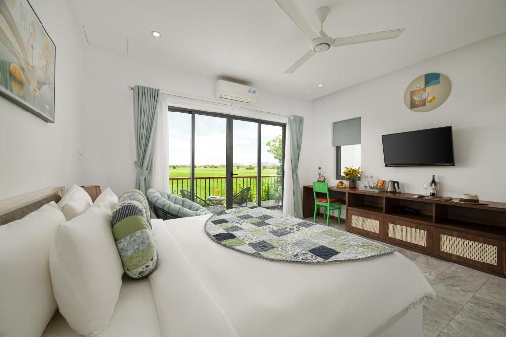 Deluxe Room Countryside with Pool View