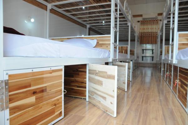 Phòng Ngủ Tập Thể Cho Cả Nam Và Nữ