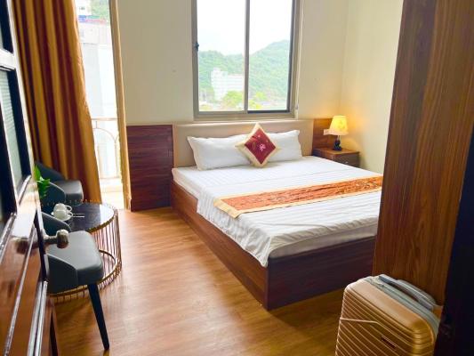 Phòng Deluxe Giường Đôi Có Ban Công