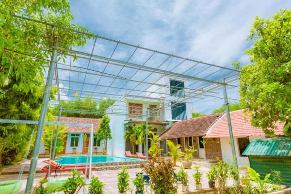 Phòng Có Giường Cỡ King Nhìn Ra Hồ Bơi