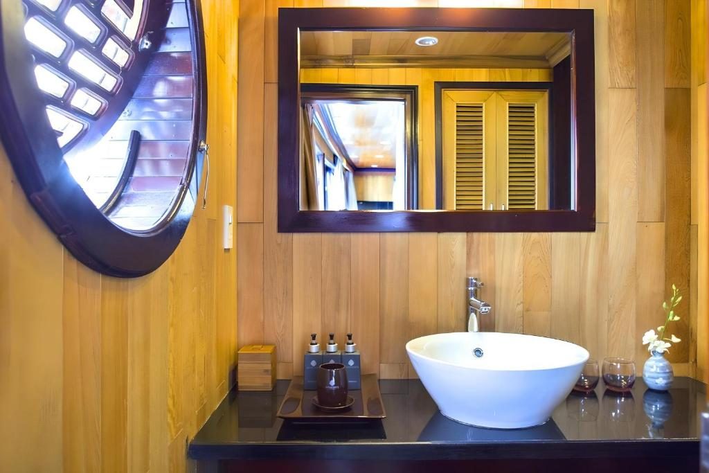 Deluxe Double or Twin Cabin with Ocean View