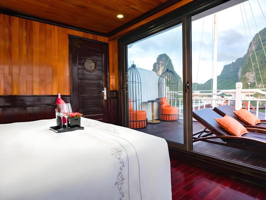 Presidential Suite with Terrace and Bathtub
