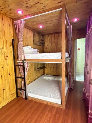 Giường Tầng Trong Phòng Ngủ Tập Thể Cho Nam Và Nữ