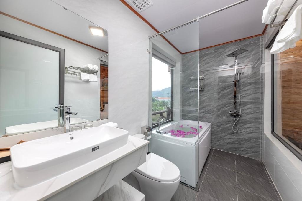 Phòng Deluxe Giường Đôi Có Bồn Tắm