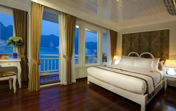 Suite Senior với Ban công Riêng – 2 Ngày 1 Đêm