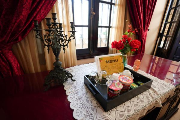 Phòng Deluxe Giường Đôi Có Ban Công