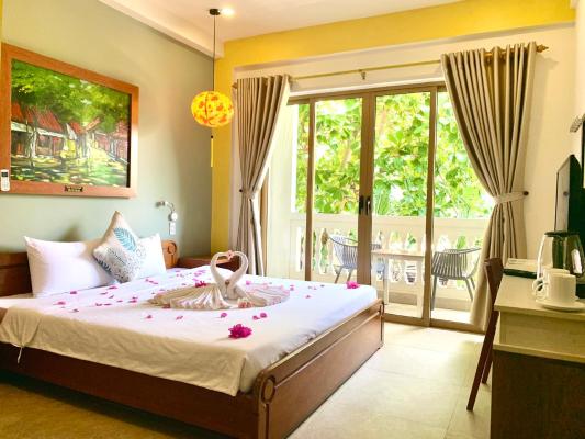 Phòng Deluxe Giường Đôi Có Ban Công