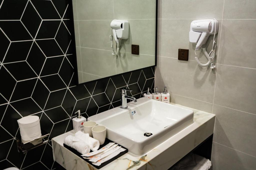 Phòng Có Giường Cỡ King Nhìn Ra Hồ Nước