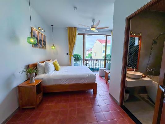 Phòng Deluxe Giường Đôi Có Ban Công