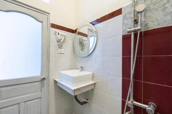 Phòng Deluxe Giường Đôi Có Ban Công