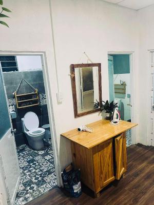 Giường trong phòng ngủ tập thể nam có 4 giường