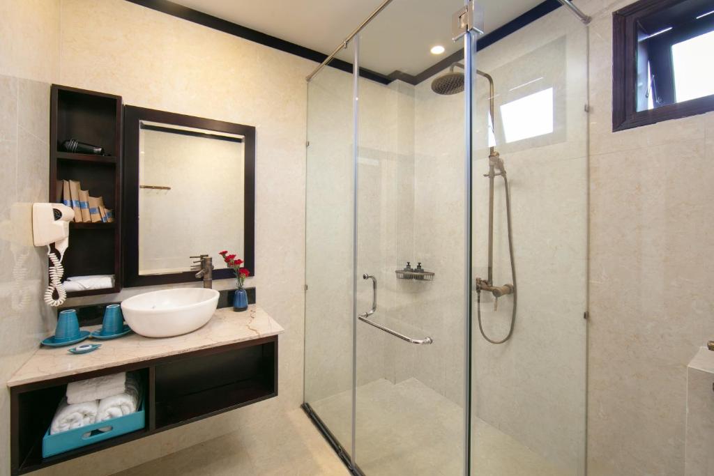 Trendy Double/Twin Room with Balcony & View