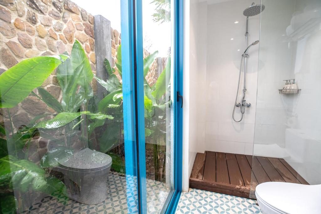 Two-Bedroom Deluxe Apartment with Garden View