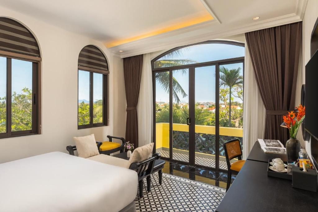 Signature Twin Pool View