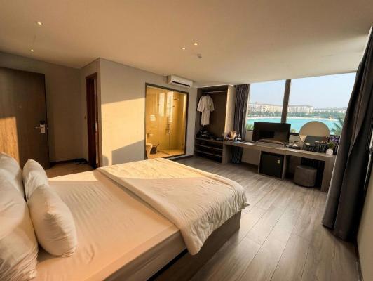 Phòng Deluxe (2 Người lớn + 1 Trẻ em)