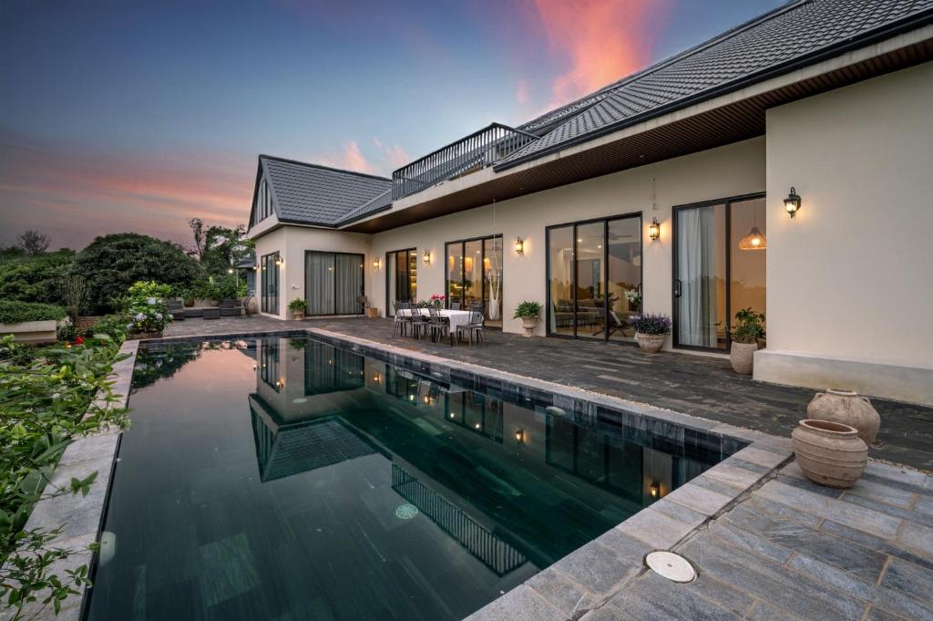 Velia Villa Soc Son 5PN Mountain View