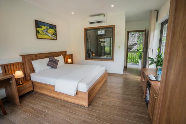 Phòng Deluxe Giường Đôi Có Ban Công
