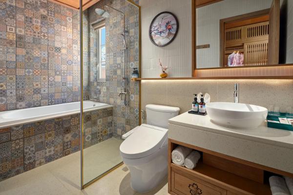 Yukizakura, City View, 1 King Bed with Bathtub & Balcony