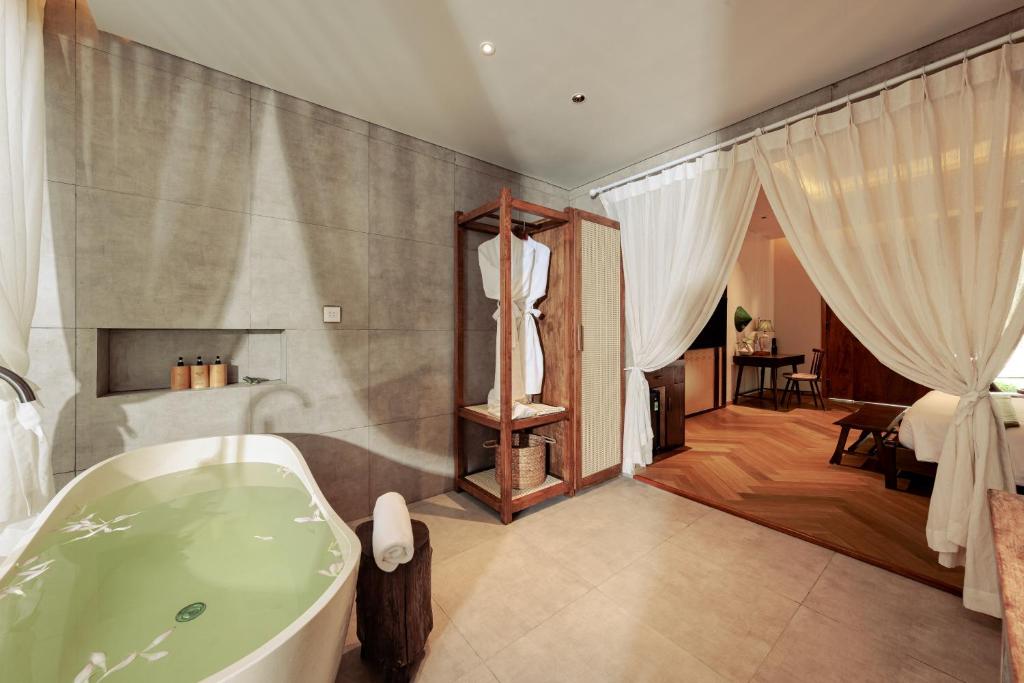 Private Veranda Suite with Garden View