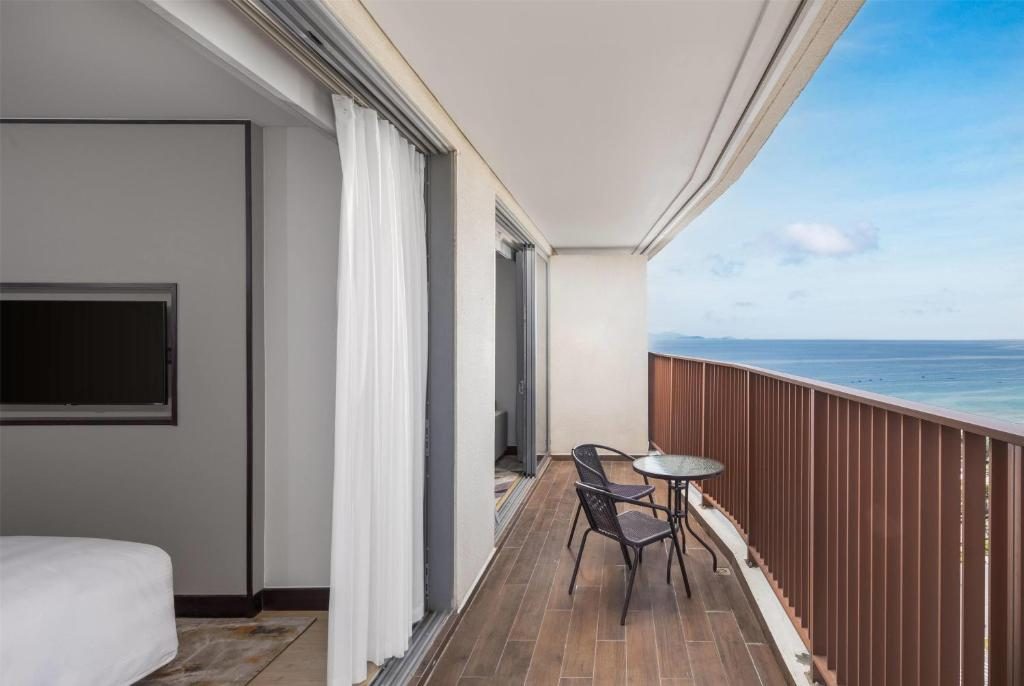 Deluxe Family One-Bedroom Suitewith Balcony and Partial Ocean View