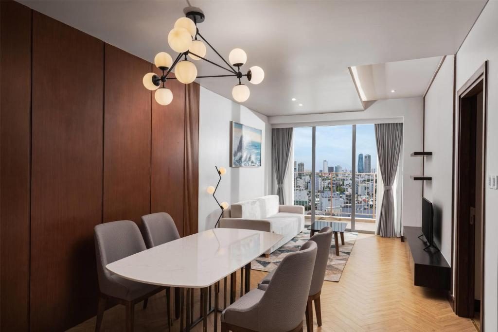 Deluxe Family One-Bedroom Suite with Balcony and City View