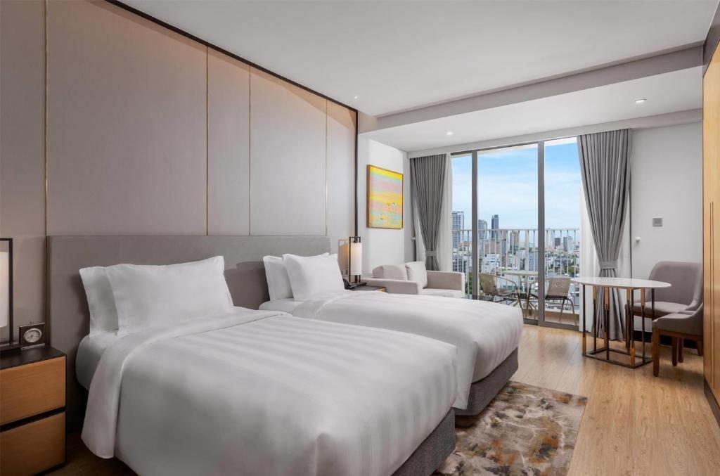 Deluxe Twin Studio with Balcony and City View
