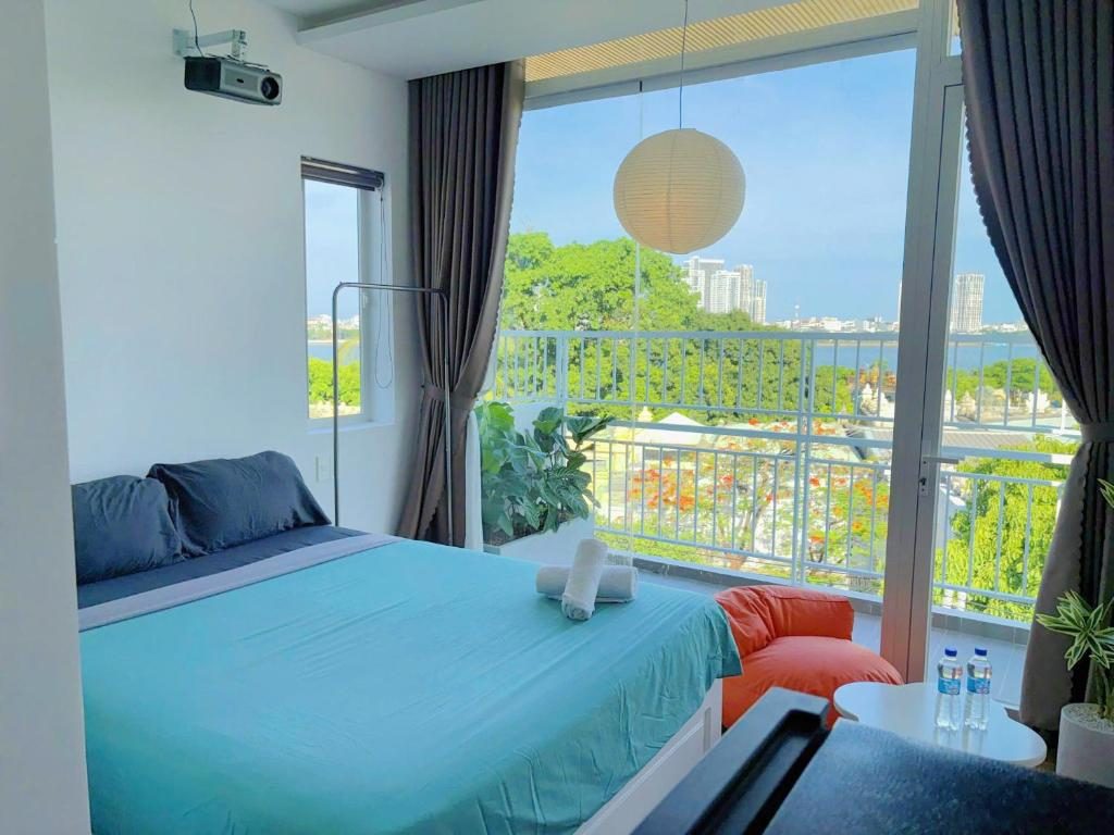 Corgi House Danang – Steps from Dragon Bridge