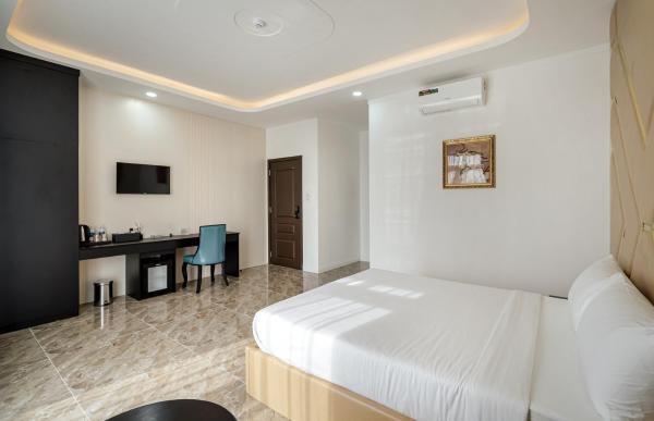 Phòng Deluxe Giường Đôi Có Ban Công