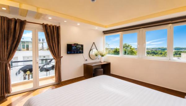 Phòng Deluxe Giường Đôi Có Ban Công