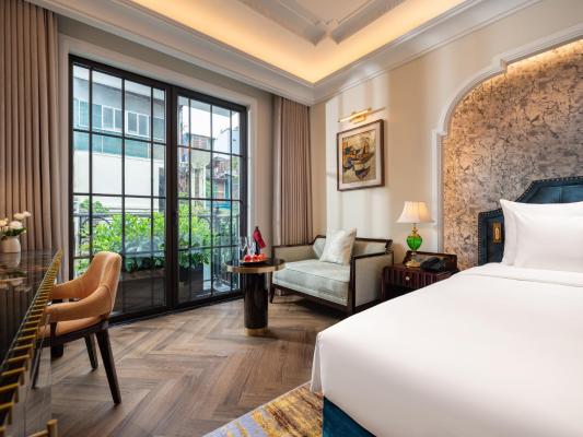 Suite Thông Nhau Qua Cửa Nối Với Ban Công