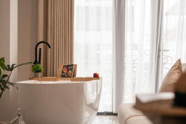 Phòng Deluxe Giường Đôi Có Ban Công