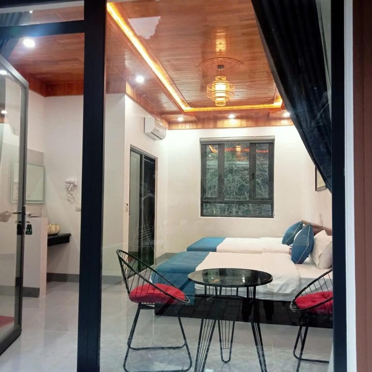 Phòng Deluxe Giường Đôi/2 Giường Đơn Nhìn Ra Hồ Bơi