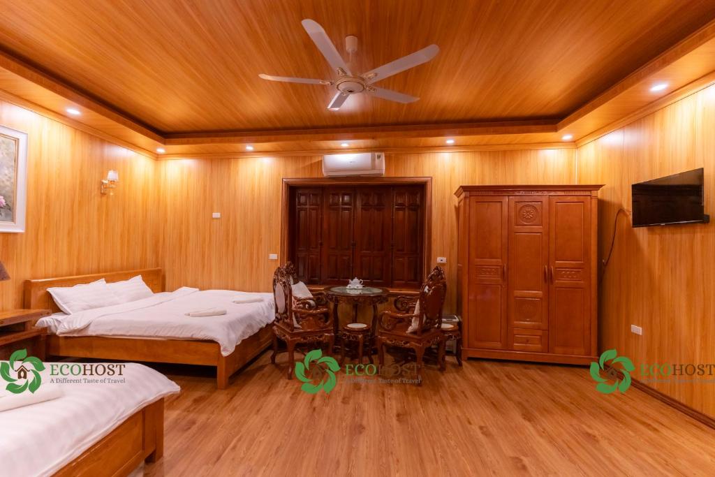 Quadruple Room with Private Bathroom