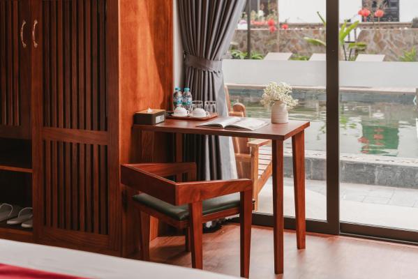 Phòng Có Giường Cỡ King Nhìn Ra Hồ Bơi