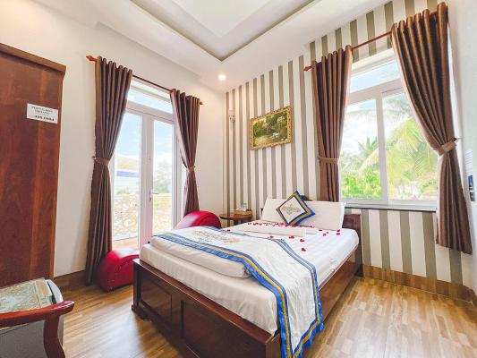 Phòng Deluxe Giường Đôi Có Ban Công