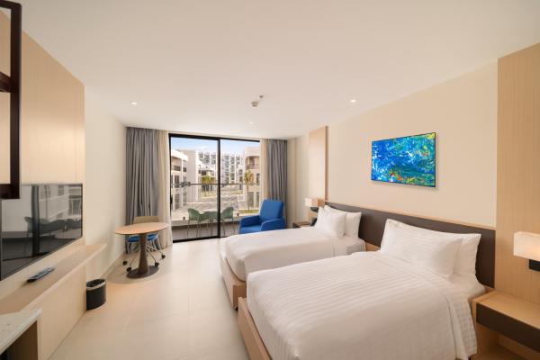 Phòng Deluxe Giường Đôi Có Ban Công