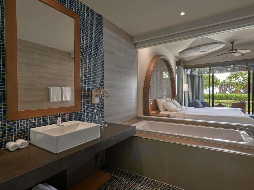 Bungalow Deluxe với Hồ Bơi Riêng và Tầm Ra Khu Vườn
