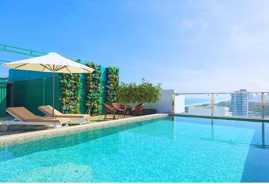 Palazzo Luxury Hotel & Bistro – Central My Khe Beach Walking Street