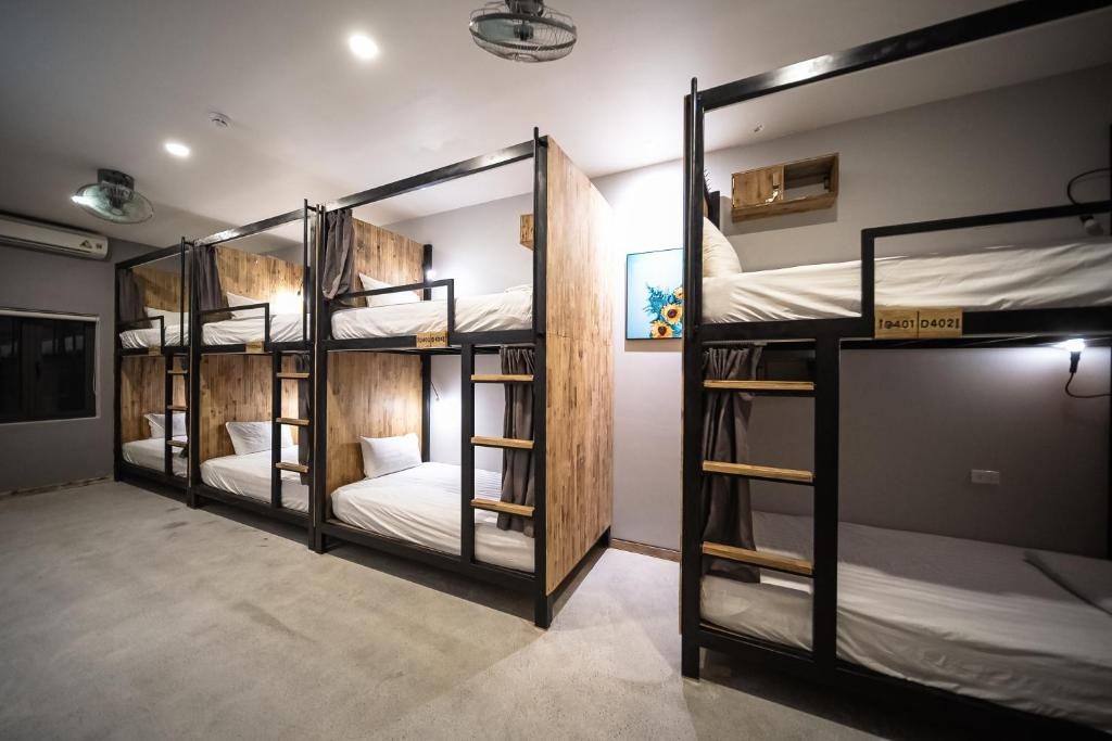 Giường Trong Phòng Nghỉ Tập Thể 8 Giường Cho Cả Nam Và Nữ