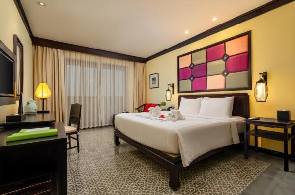 Deluxe King Room with Balcony and Garden/City View