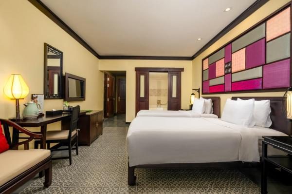Family Suite with Balcony – Connecting Door
